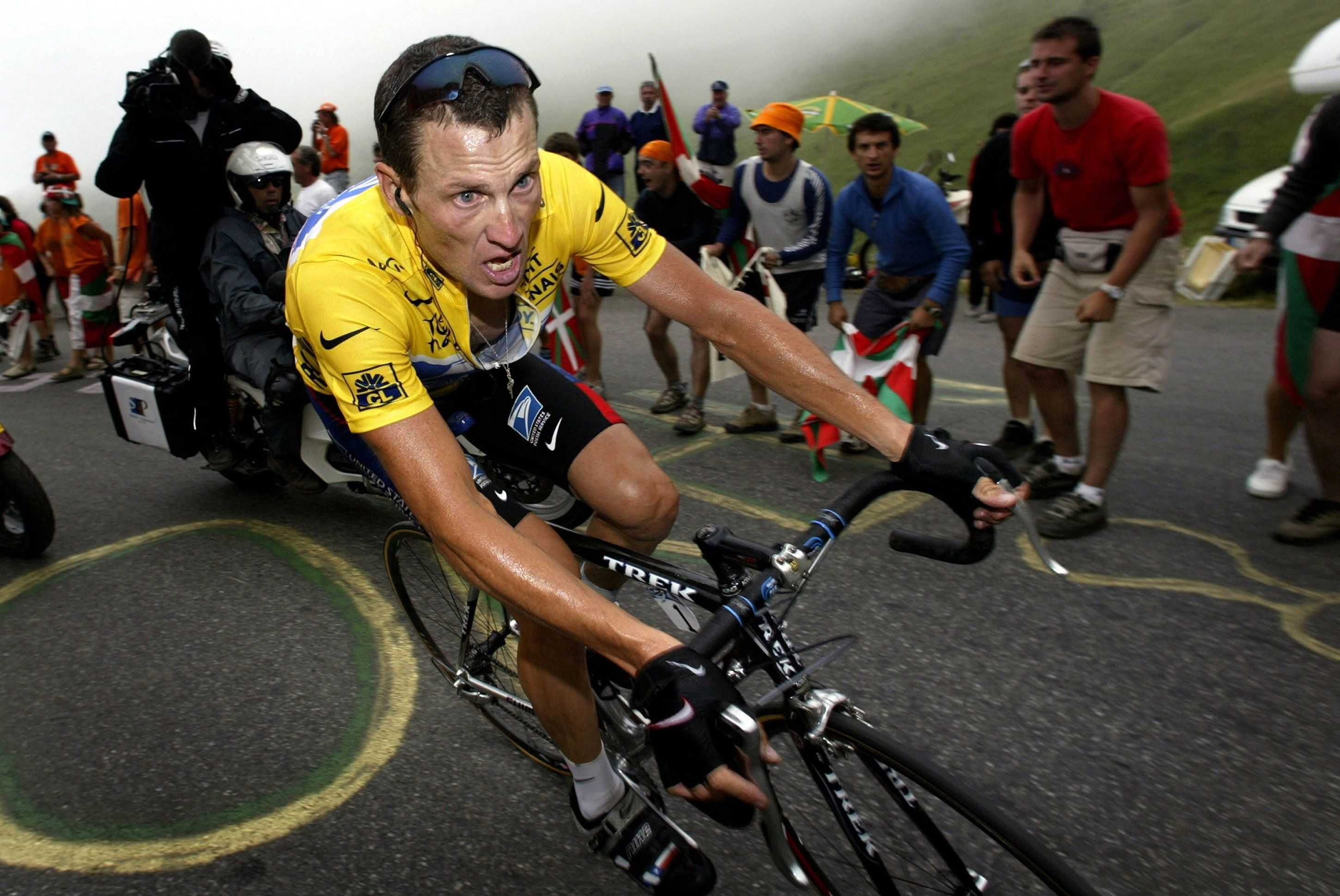 Видео с велосипедистом. Лэнс Армстронг. Лэнс Армстронг тур де Франс. Велогонщик Лэнс Армстронг. Лэнс Армстронг велосипедист.