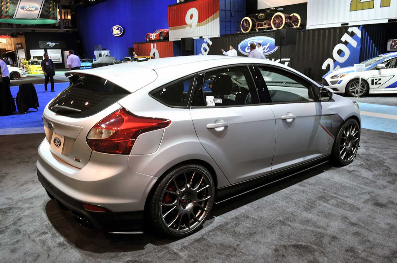 Ford Focus St серебро 2013