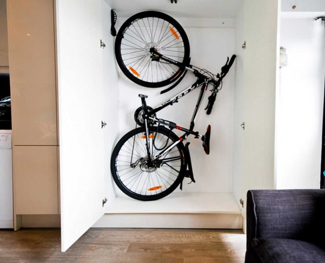 Хранение велосипеда зимой: можно ли хранить на балконе, в гараже и кладовке