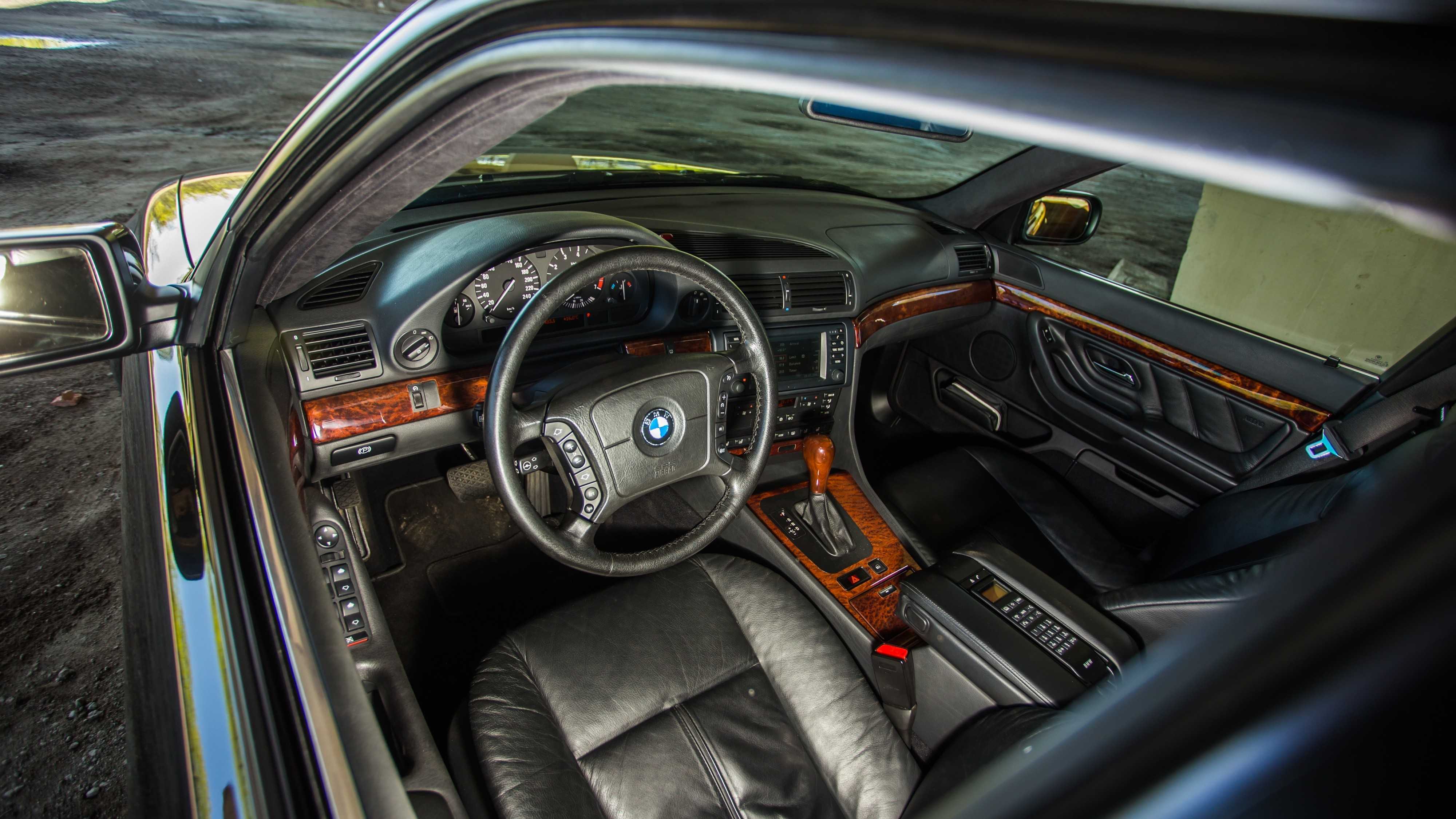 Тюнинг салона на BMW 7 серия E38 Тюнинг салона Cмотреть:  Обзор  Характеристики  Наличие  Описание Пакет аксессуаров КОМФОРТ от Skoda Комплект