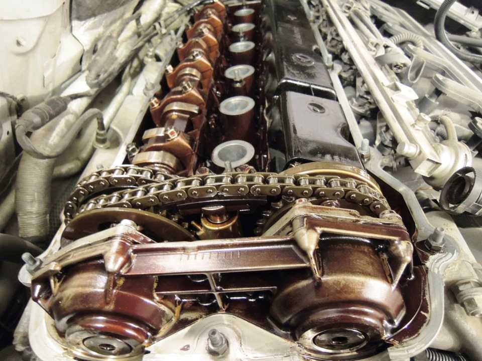 Двигатель m52b20