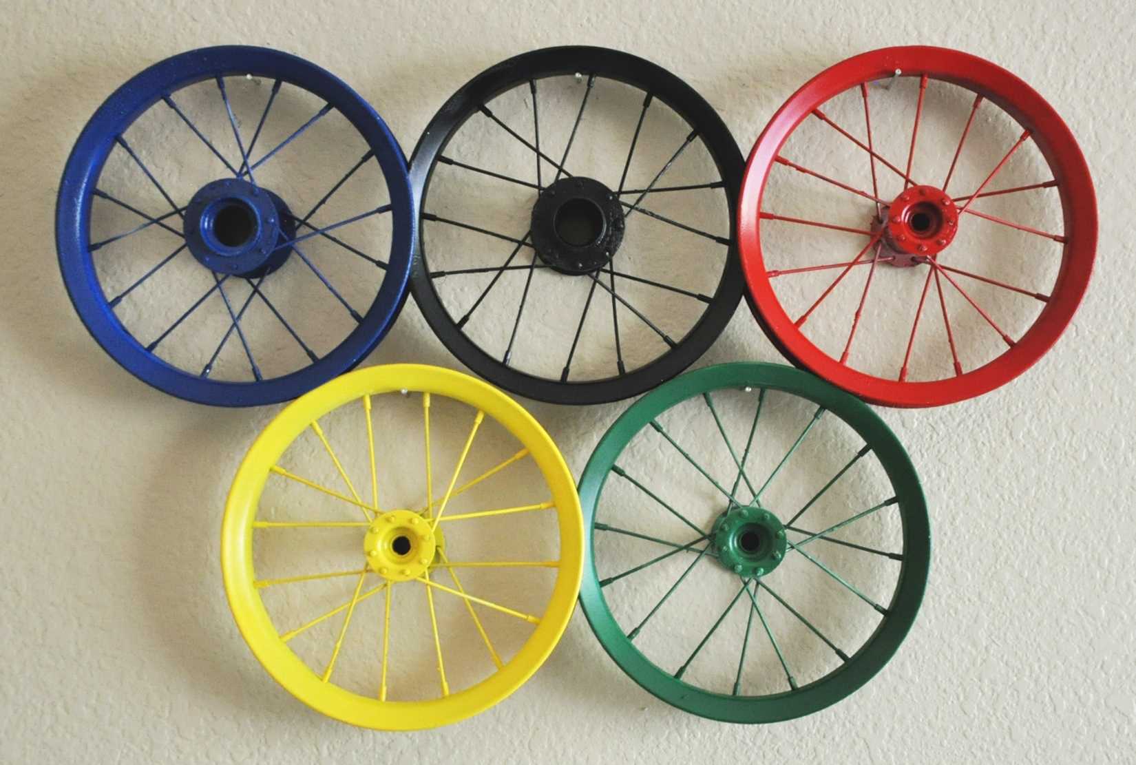 Детского велосипеда колесо 8. Колёса для игрушечных машинок. Колеса для детских машинок. Колесо велосипеда. Колеса для детского велосипеда.