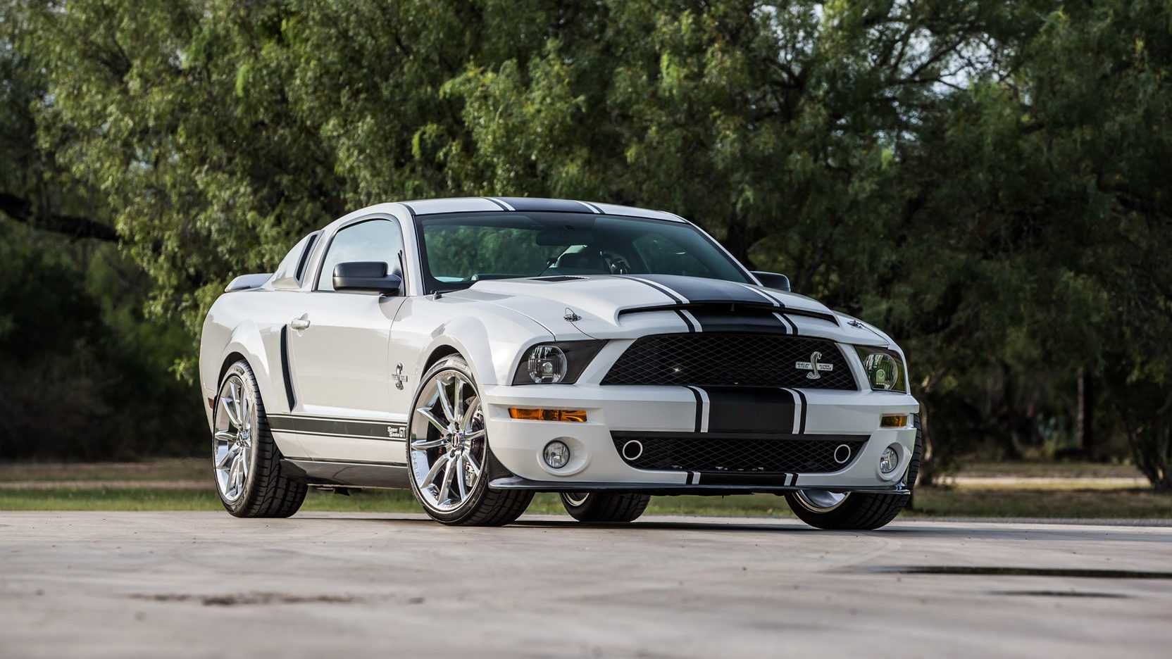 Ford Shelby gt500 White