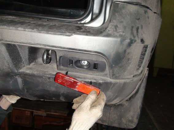 Пошаговая инструкция по снятию бампера на Шевроле Нива Бампер любого автомобиля приходится иногда демонтировать Связано данное обстоятельство с тем, что