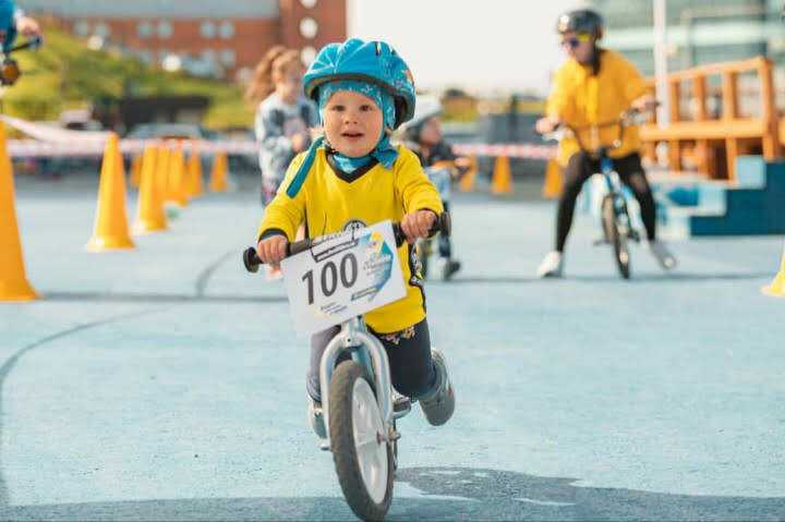 Рейтинг лучших трехколесных велосипедов с ручкой для родителей 2021-2022